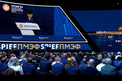 Presiden Prabowo Subianto memukau dunia di Forum Ekonomi Internasional St. Petersburg 2025, menerima delapan kali tepuk tangan meriah berkat pidato diplomasi damainya.
