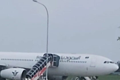 Pesawat Saudia Tujuan Surabaya Dapat Ancaman Bom, Mendarat Darurat di Kualanamu