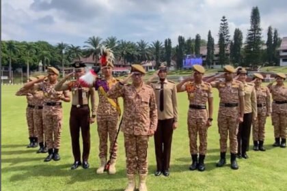 Wamendagri Bima Arya menyampaikan Praja IPDN dilibatkan pada retret kepala daerah gelombang kedua ini sekaligus mengingatkan bahwa para praja sedang belajar langsung dari para pemimpin bangsa yang akan menjadi mitra kerja mereka di masa depan.