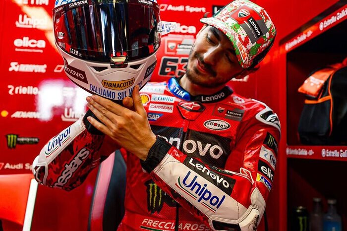 Bagnaia kecewa hanya finis ketiga di sprint race MotoGP Italia 2025, gagal saingi dominasi Marquez bersaudara.