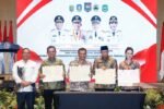 Gubernur Kepri Ansar Ahmad bersama tiga gubernur lainnya menandatangani MoU kerja sama ekonomi antarprovinsi di Batam, Minggu (15/6/2025).
