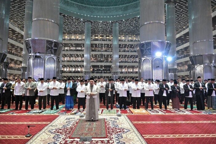 Khatib Shalat Idul Adha di Masjid Istiqlal, Wan Jamaluddin, menyampaikan pesan bahwa program Makan Bergizi Gratis mencerminkan nilai luhur Islam dalam membangun generasi sehat dan peduli.