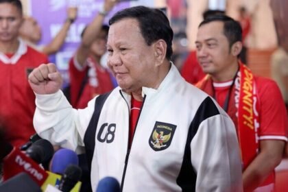 Presiden Prabowo Subianto, hadir langsung menyaksikan laga krusial Timnas Indonesia melawan China dalam lanjutan Kualifikasi Piala Dunia 2026.