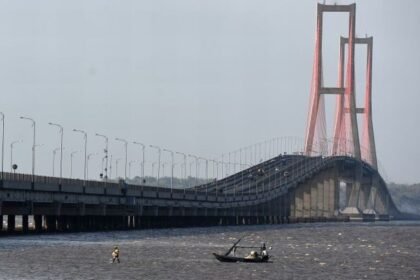 Peristiwa Bersejarah 10 Juni: Jembatan Suramadu Diresmikan Hingga Bendungan di China Jebol
