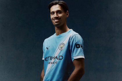 Tijjani Reijnders, gelandang berdarah Indonesia, resmi diperkenalkan Manchester City sebagai pemain anyar jelang musim 2025/2026.