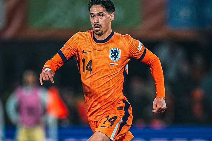 Tijjani Reijnders resmi berseragam Manchester City, menyusul jejak pemain keturunan Indonesia lainnya di klub elite Liga Inggris itu