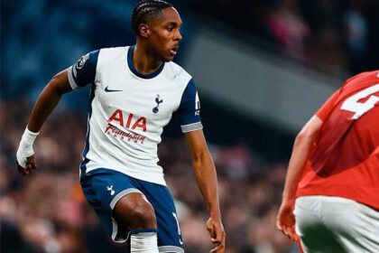 Mathys Tel saat memperkuat Tottenham di ajang Liga Europa. Striker muda ini siap dikontrak permanen usai tampil menjanjikan selama masa peminjaman.