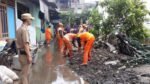 Banjir Terjang Pemukiman, Tanggul di Jati Padang Jebol