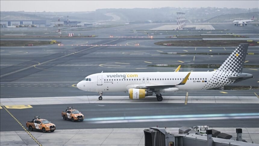 Bikin Onar, 52 Penumpang Yahudi Diturunkan dari Pesawat Vueling di Spanyol