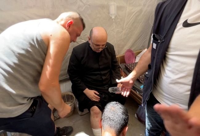 Bom Israel Hantam Gereja Katolik di Gaza, Tiga Tewas, Pastor Terluka