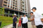 Kepala Otorita IKN Basuki Hadimuljono saat meninjau proyek pembangunan Ibu Kota Nusantara di Sepaku, Penajam Paser Utara.