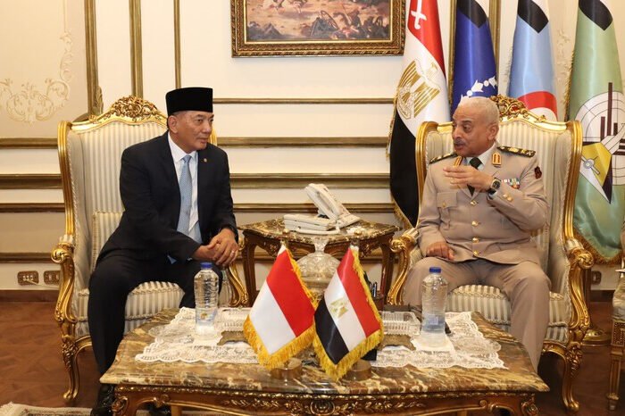 Menhan RI Sjafrie Sjamsoeddin bertemu Menhan Mesir Jenderal Abdel Mageed Saqr di Kairo, memperkuat kerja sama pertahanan bilateral, Sabtu (12/7/2025).