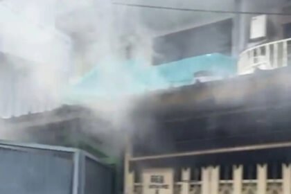 Kabel kebakar di tumpukan baju, rumah di Tambora, Jakarta Barat terbakar (Dok. Tangkapan layar)