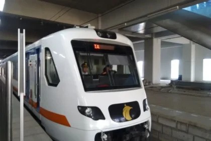Kereta Bandara Soetta Terhenti, KRL Karet-Tanah Abang Kacau Balau!