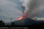 Erupsi G. Lewotobi Laki-laki, Nusa Tenggara Timur pada tanggal 07 Juli 2025 pukul 19:32 WITA dengan tinggi kolom abu teramati ± 13.000 m di atas puncak (± 14.584 m di atas permukaan laut). (Foto: PVMBG-BH-KESDM)