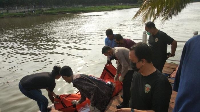 Mayat Wanita Diduga ODGJ Ditemukan Mengambang di Sungai Cikeas Bogor