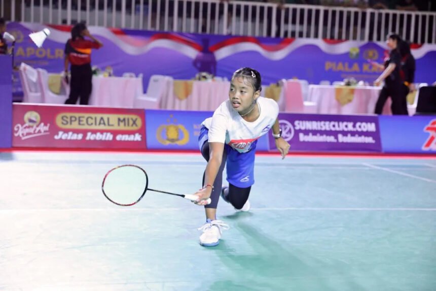 Pebulu tangkis Mayla Cahya Afilian Pratiwi, saat berhadapan dengan Wening Arviani Sabrina pada final tunggal taruna putri Piala Kapolri 2025 (Dok. PBSI)