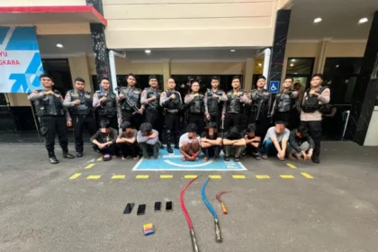 Polisi Gerebek Penjarah Warung Kelontong di Tengah Tawuran Rawasari