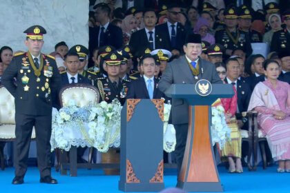 Presiden Prabowo saat menjadi inspektur upacara Hari Bhayangkara ke-79 di Monas, Jakarta, Selasa (1/7/2025).