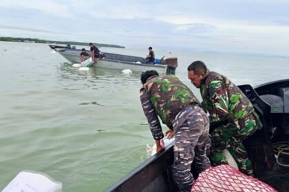 TNI AL Selamatkan Speedboat Tenggelam di Perbatasan RI-Malaysia