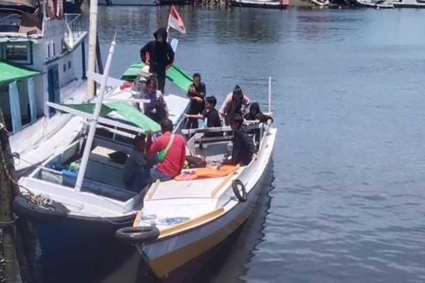 TNI AL dan Tim SAR Berhasil Evakuasi Korban Tenggelam di Perairan Trans Jaya