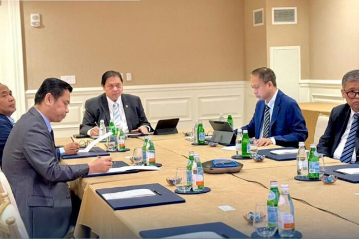 Airlangga Hartarto memastikan belum ada tarif tambahan dari AS untuk Indonesia, diplomasi dagang terus diperkuat.