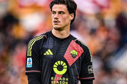 Mile Svilar mantap bertahan di AS Roma hingga 2030 setelah musim gemilang bersama Giallorossi.