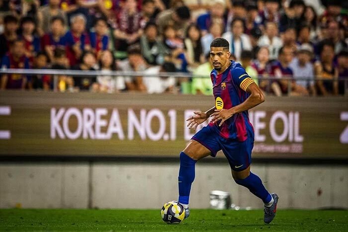 Ronald Araujo dipastikan tetap bertahan di Barcelona, di tengah rumor transfer ke Juventus dan Manchester United.