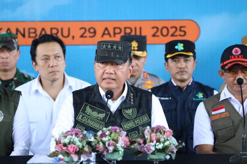 Menko Polkam Budi Gunawan Dorong Percepatan Penanganan Karhutla di Riau 2 Menko Polkam Budi Gunawan Dorong Percepatan Penanganan Karhutla di Riau