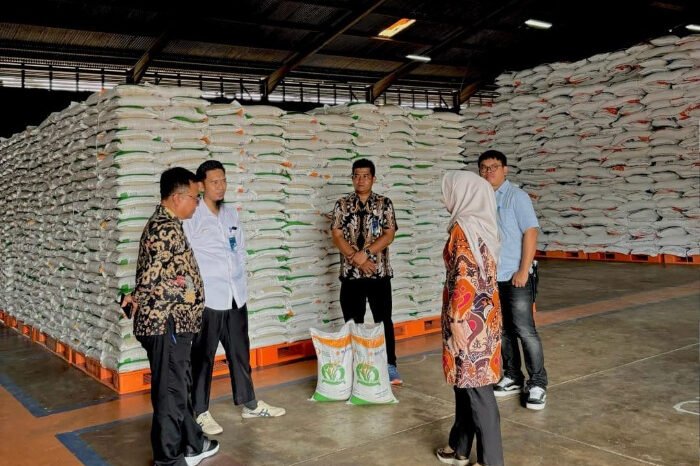 Bulog Tanjungpinang menyalurkan 497 ton beras bantuan pemerintah untuk 24.877 keluarga penerima manfaat (KPM).
