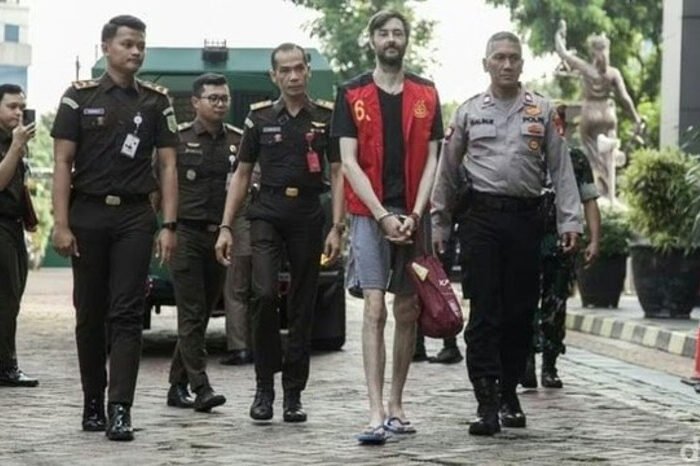 Kejagung serahkan buronan Interpol asal Rusia, Alexander Zverev, ke otoritas Moskow usai putusan ekstradisi resmi.