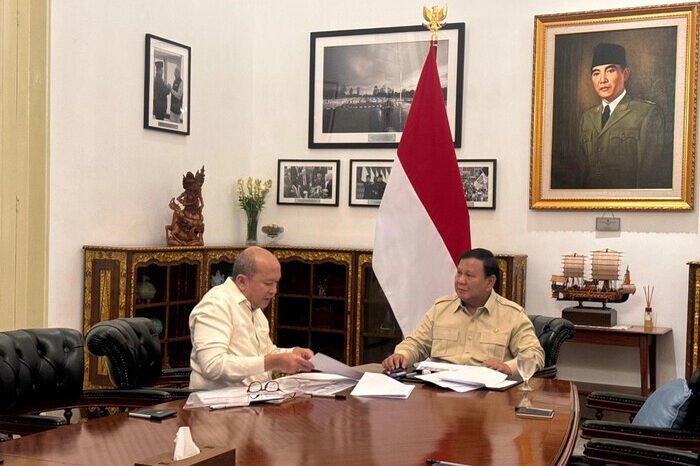 Presiden Prabowo Subianto mengawal langsung peluang Indonesia memiliki lahan di Mekkah lewat aturan baru Arab Saudi yang memungkinkan asing punya hak milik. Langkah ini dinilai sebagai gebrakan diplomatik strategis dengan dampak besar untuk jemaah haji dan umrah Indonesia.