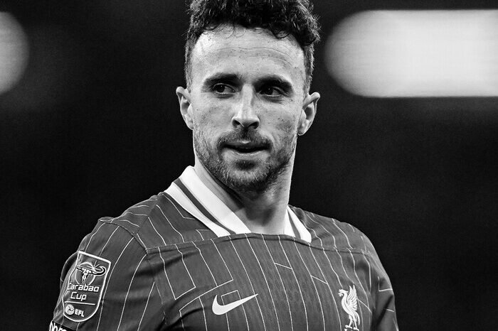 Jenazah Diogo Jota-Andre Silva Akan Dimakamkan di Gondomar, Kota Pernikahannya Dua Pekan Lalu 1 Upacara pemakaman Diogo Jota dan Andre Silva akan digelar Sabtu pagi di Gondomar, kota yang menyimpan kenangan mendalam bagi keluarga.