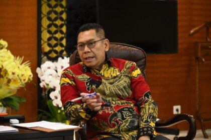 Adies Kadir mengetuk palu dalam Rapat Paripurna DPR RI sebagai tanda pengesahan 10 RUU kabupaten/kota menjadi Undang-Undang pada Kamis, 24 Juli 2025.