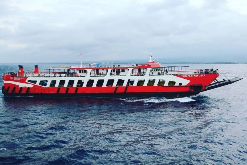 Menhub Pantau Langsung Evakuasi KMP Tunu Pratama Jaya yang Tenggelam di Selat Bali