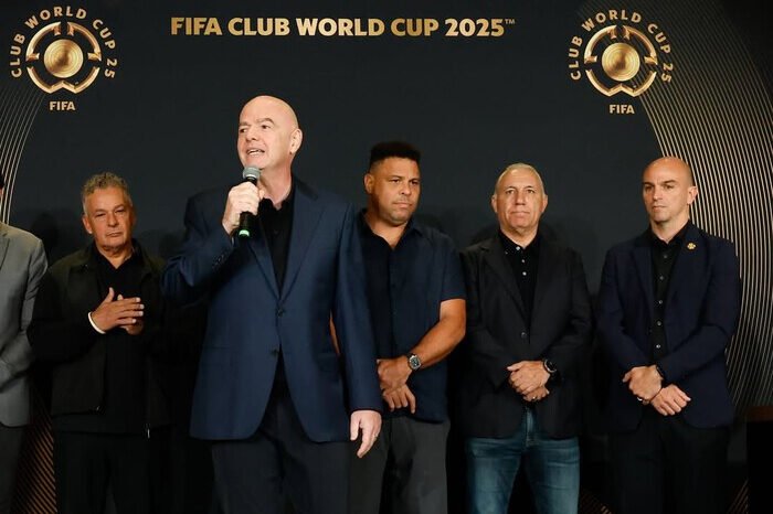 Presiden FIFA Gianni Infantino mengungkapkan kebanggaannya atas sukses besar Piala Dunia Antarklub FIFA 2025. Dengan pendapatan hampir $2 miliar dan final seru antara Chelsea vs PSG di MetLife Stadium, ajang ini mencetak sejarah baru dalam dunia sepak bola.