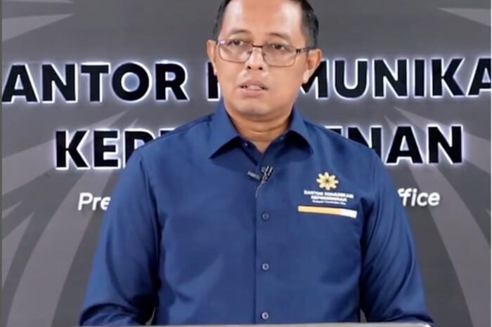 Kepala Kantor Komunikasi Kepresidenan (PCO) Hasan Nasbi menegaskan bahwa Sekolah Rakyat menyasar anak-anak dari kelompok desil-1, yakni masyarakat dengan tingkat kesejahteraan terendah.