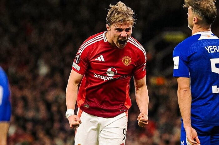 Dampak kepergian Cristiano Ronaldo dinilai memengaruhi perkembangan Rasmus Hojlund di Manchester United. Ekspektasi tinggi justru membebani sang striker muda asal Denmark.