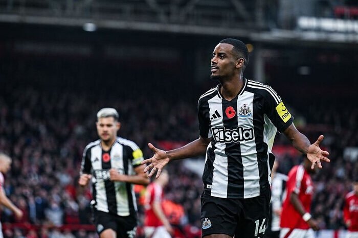 Penyerang Newcastle United Alexander Isak jadi incaran Liverpool. (Foto: @alex_isak)