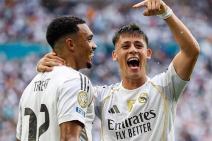 Gonzalo Garcia dan Trent Alexander-Arnold rayakan gol tunggal ke gawang Juventus yang memastikan Real Madrid lolos ke perempat final Piala Dunia Antarklub 2025. Garcia cetak gol atas umpan manis Trent.(Foto: @realmadrid)