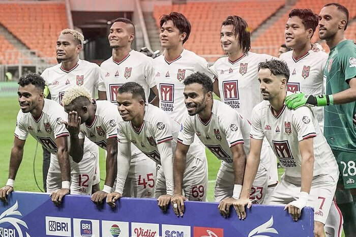 Gubernur Maluku Utara Sherly Tjoanda ingin menghadirkan pusat latihan sepak bola modern di wilayahnya, meniru standar fasilitas Bali United yang profesional dan lengkap.