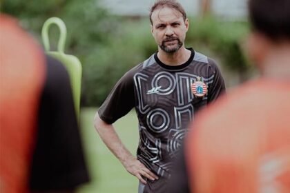 Mauricio Souza terapkan filosofi penguasaan bola agresif demi mengantar Persija ke puncak Liga 1 2025/2026.