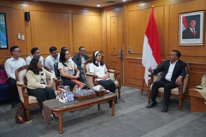 Menteri Kependudukan dan Pembangunan Keluarga/Kepala BKKBN, Dr. Wihaji, S.Ag, M.Pd, mengatakan Gerakan Ayah Teladan Indonesia (GATI) sangat terkait dengan film 'Panggil Aku Ayah' yang akan segera tayang pada 30 Juli mendatang.