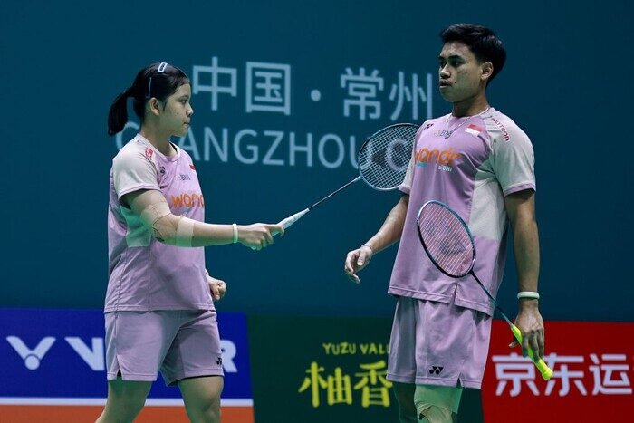 Dua wakil Indonesia, Fajar/Fikri dan Jafar/Felisha, siap menghadapi tantangan berat dari pasangan tuan rumah di semifinal China Open 2025.