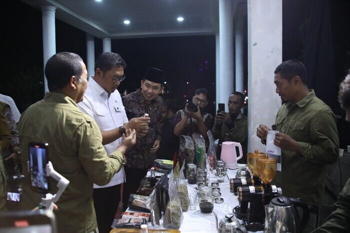 Wamentan Sudaryono Serap Aspirasi Petani Jember: Percepat Ekspor Kopi hingga Pupuk Subsidi 2 Wamentan Sudaryono Serap Aspirasi Petani Jember: Percepat Ekspor Kopi hingga Pupuk Subsidi
