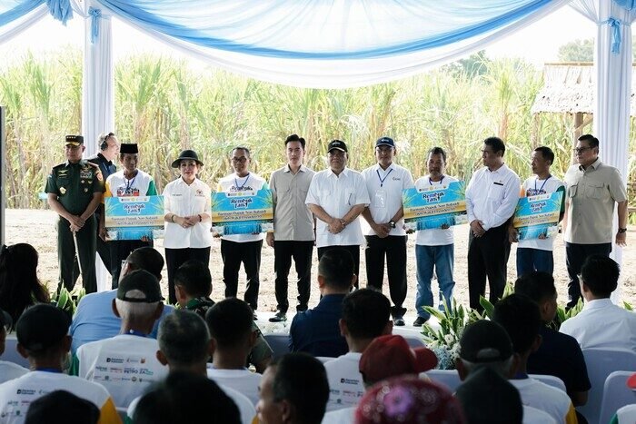 PT Pupuk Indonesia (Persero) menggelar acara panen tebu dan rembuk tani bersama Wakil Presiden RI Gibran Rakabuming Raka di Kabupaten Sleman, Daerah Istimewa Yogyakarta, pada Selasa, (8/7/2025). (Foto: Istimewa)