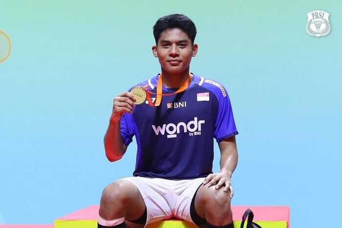 Moh. Zaki Ubaidillah usai mengalahkan Yang Ming Yu Liu dari Tiongkok dengan skor 21-12, 21-17 di partai final Asia Junior 2025 tunggal putra, Minggu (27/7/2025).