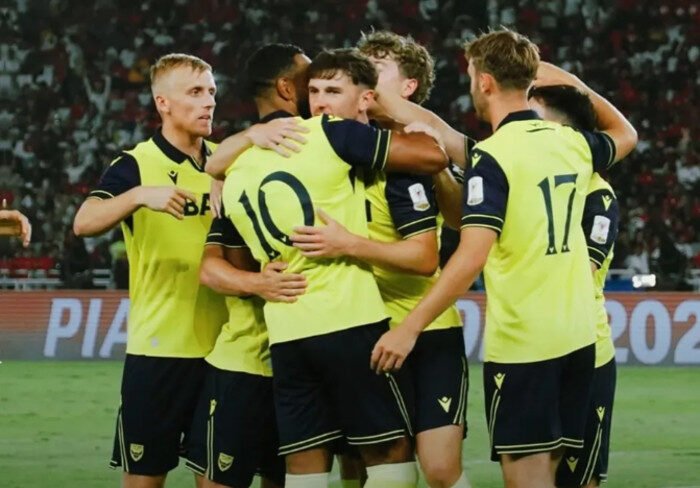Oxford United tampil dominan dan berhasil membungkam Liga Indonesia All Star dengan skor telak 6-3 pada laga pembuka Grup A Piala Presiden 2025 di Stadion GBK, Jakarta.