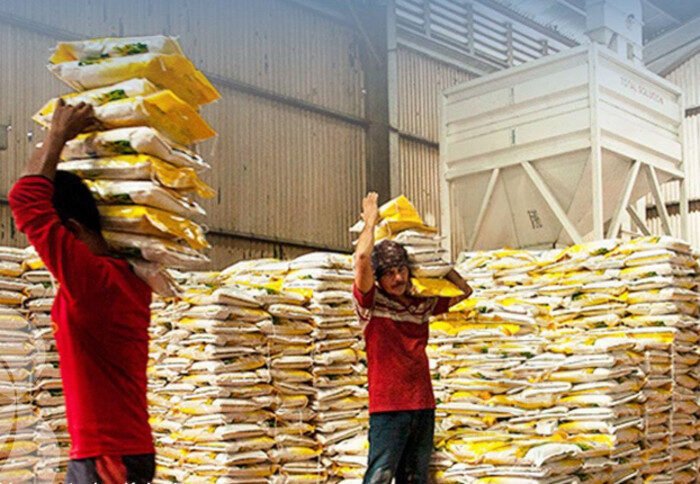 Bulog Batam rutin lakukan fumigasi di gudang Batu Merah dan Sungai Raya untuk menjaga kualitas 4.000 ton stok beras tetap aman dan bebas hama.