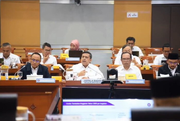 Kepala BPJPH Ahmad Haikal paparkan kebutuhan tambahan anggaran untuk sertifikasi halal non-kuliner dalam rapat bersama Komisi VIII DPR RI, Senin (14/7/2025).